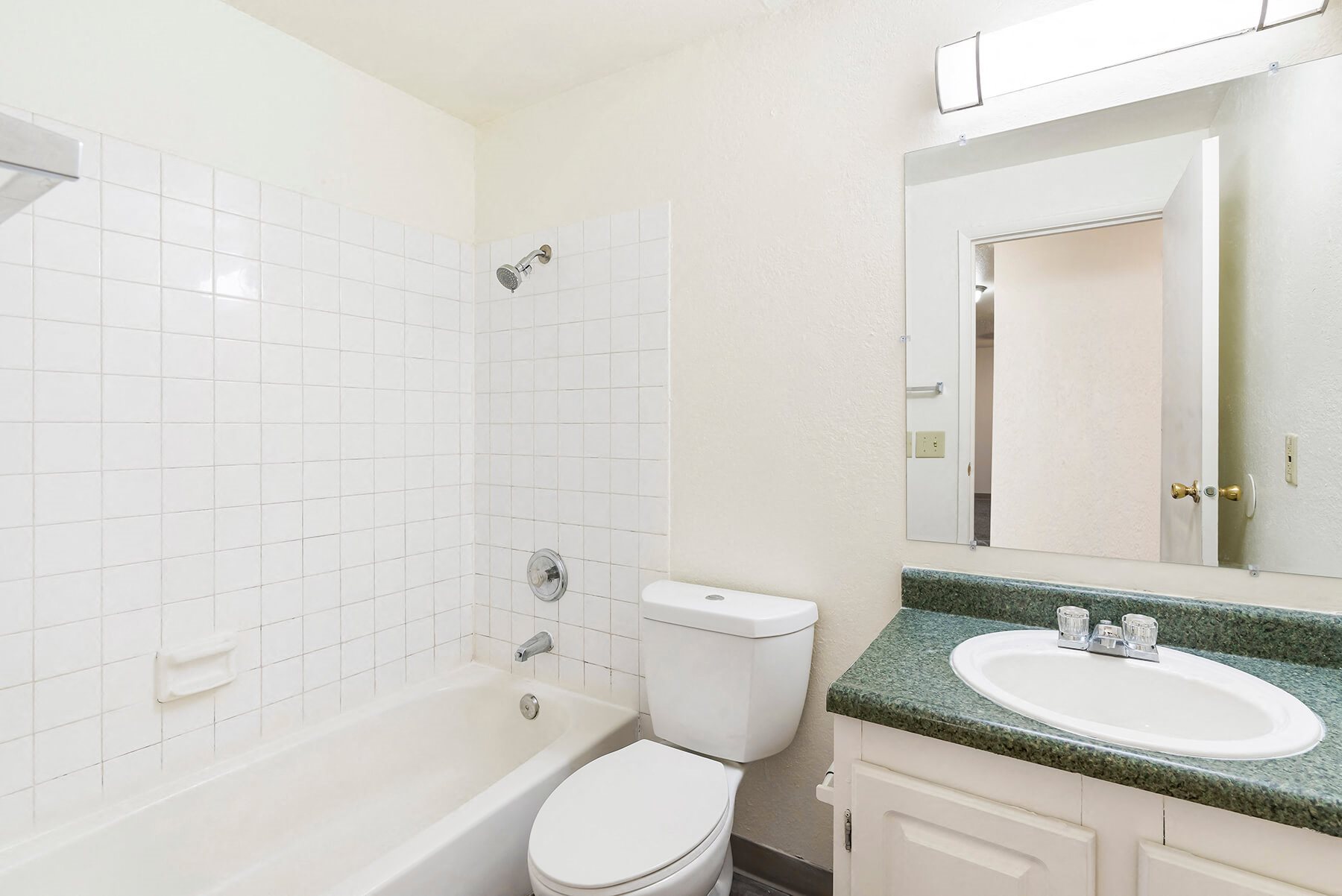 Vacant Bathroom at Arbor Park Apartment Homes in Mount Vernon VA